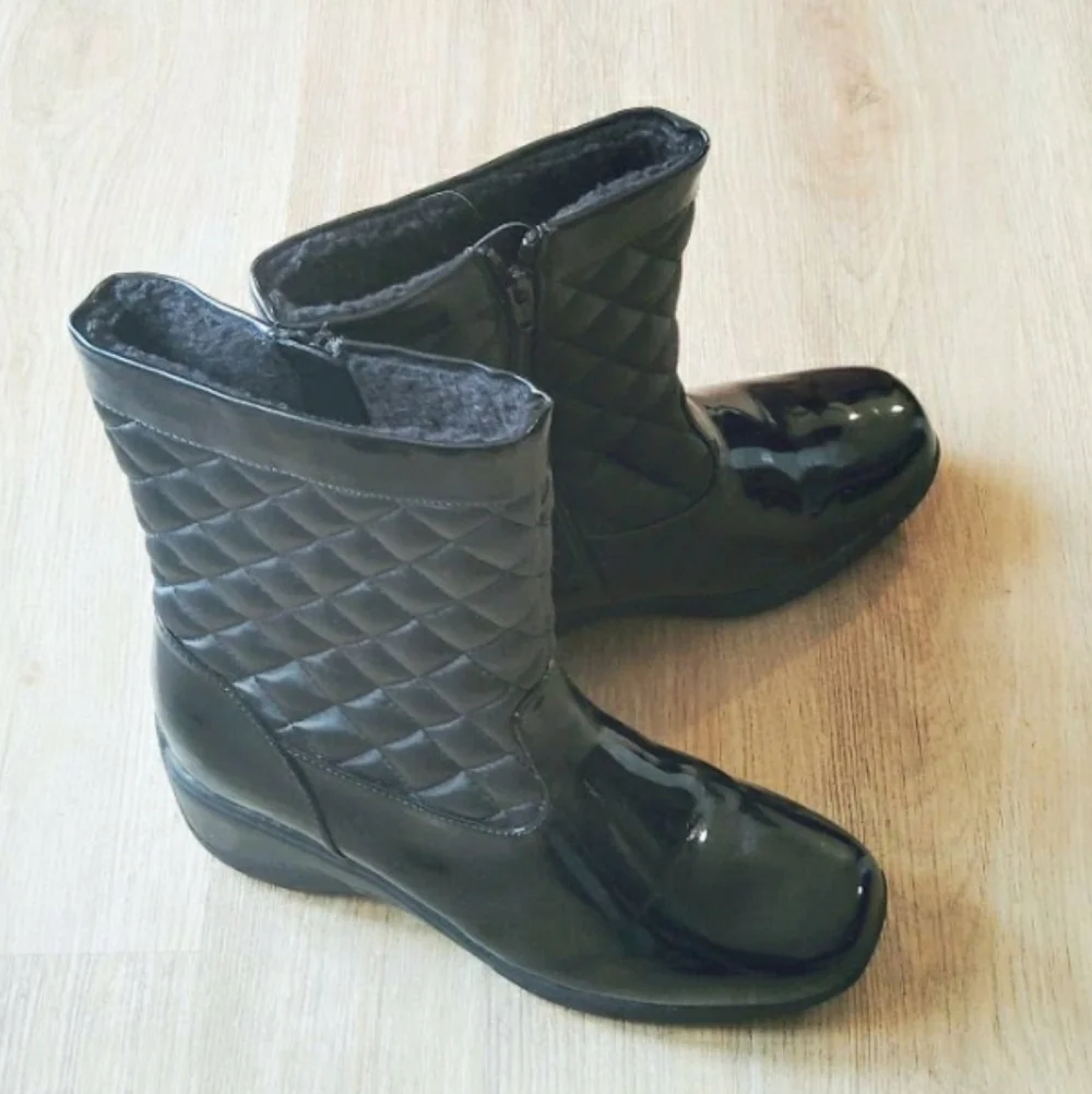 White Mountain Aquarius Quilted Satin Boots / Size 7M Black Winter Boots